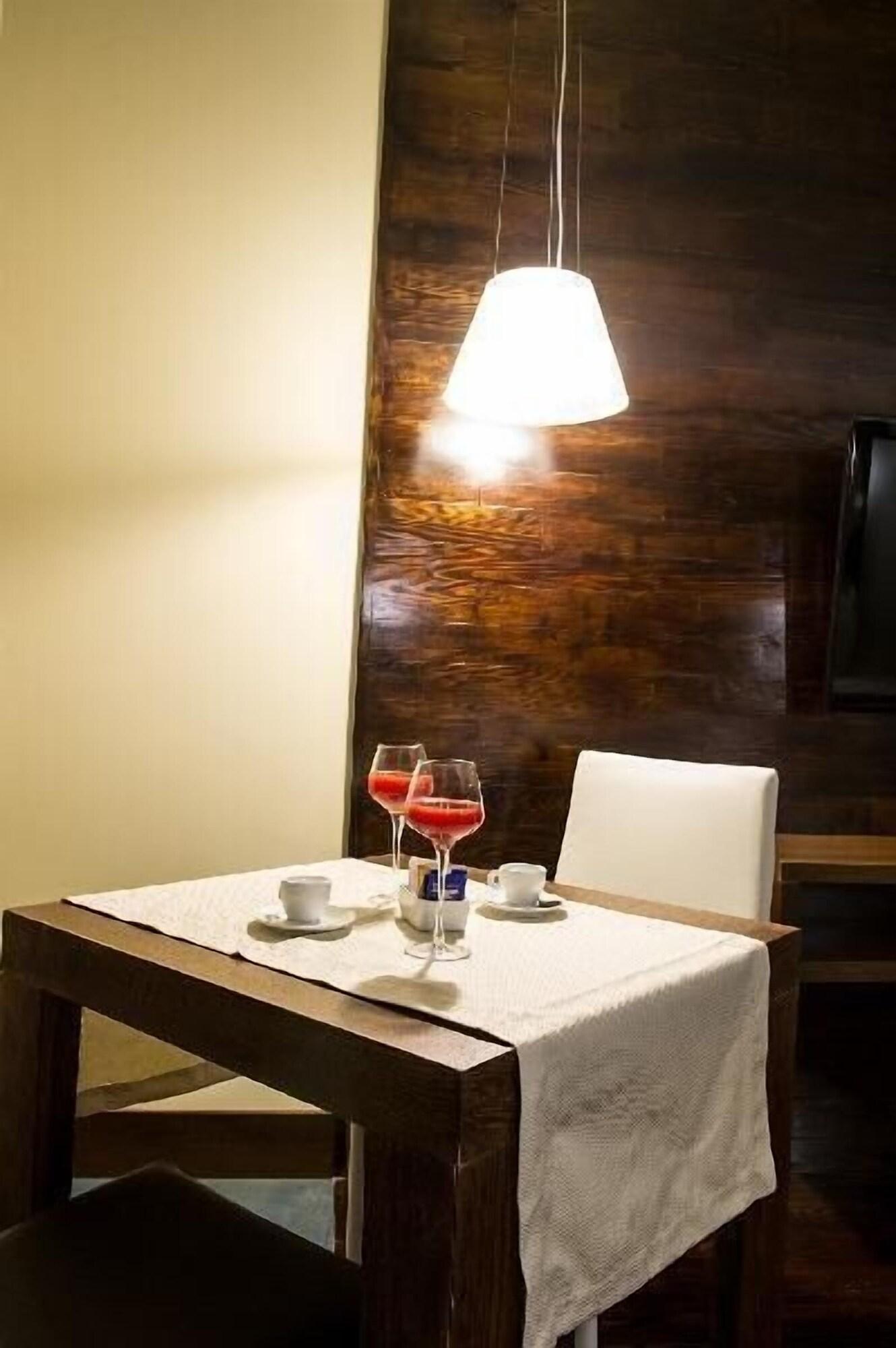 Main Palace Hotel 로칼루메라 외부 사진