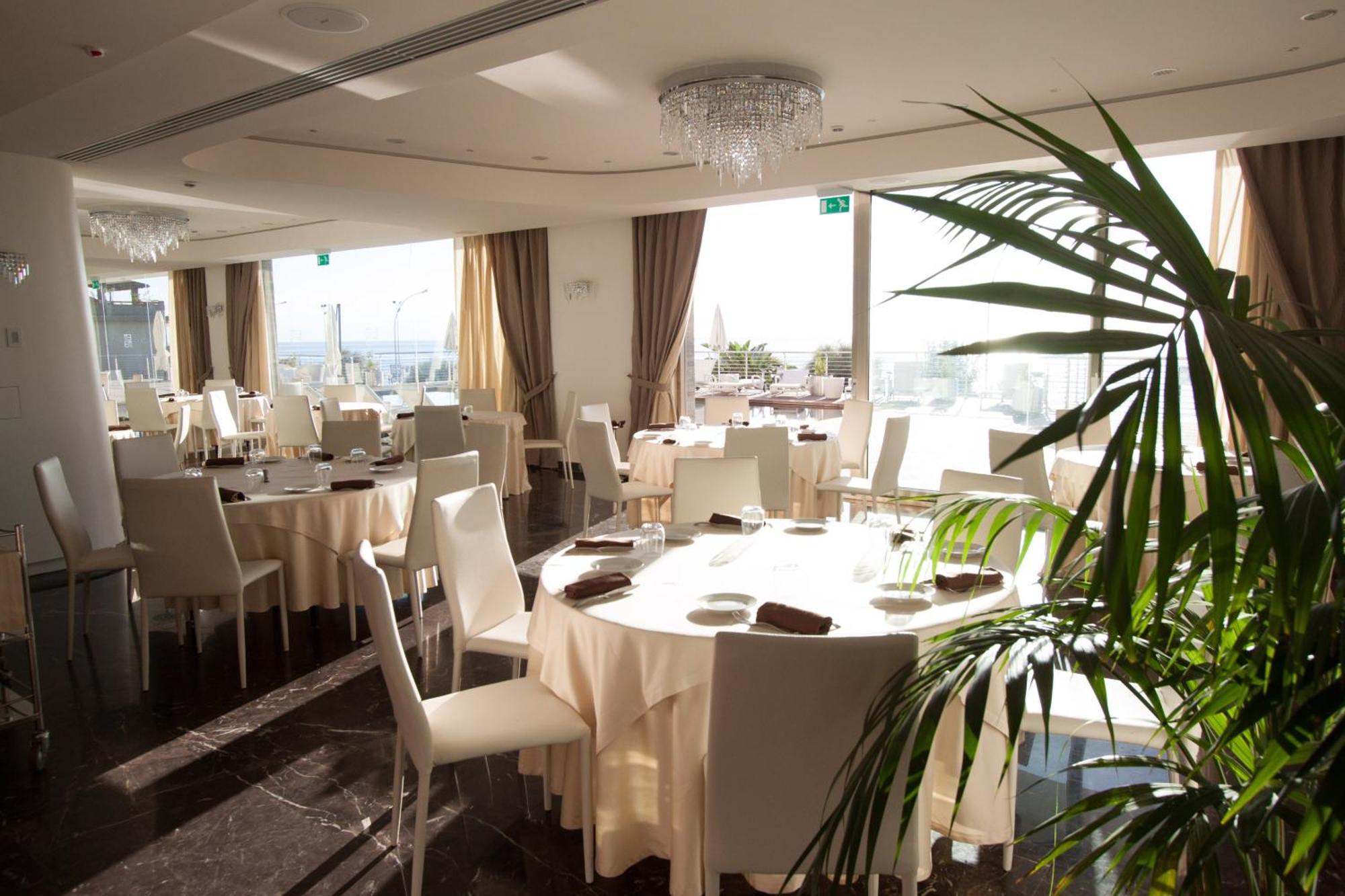 Main Palace Hotel 로칼루메라 외부 사진