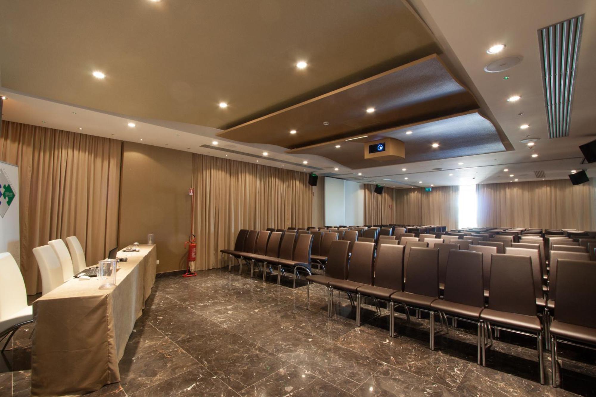 Main Palace Hotel 로칼루메라 외부 사진
