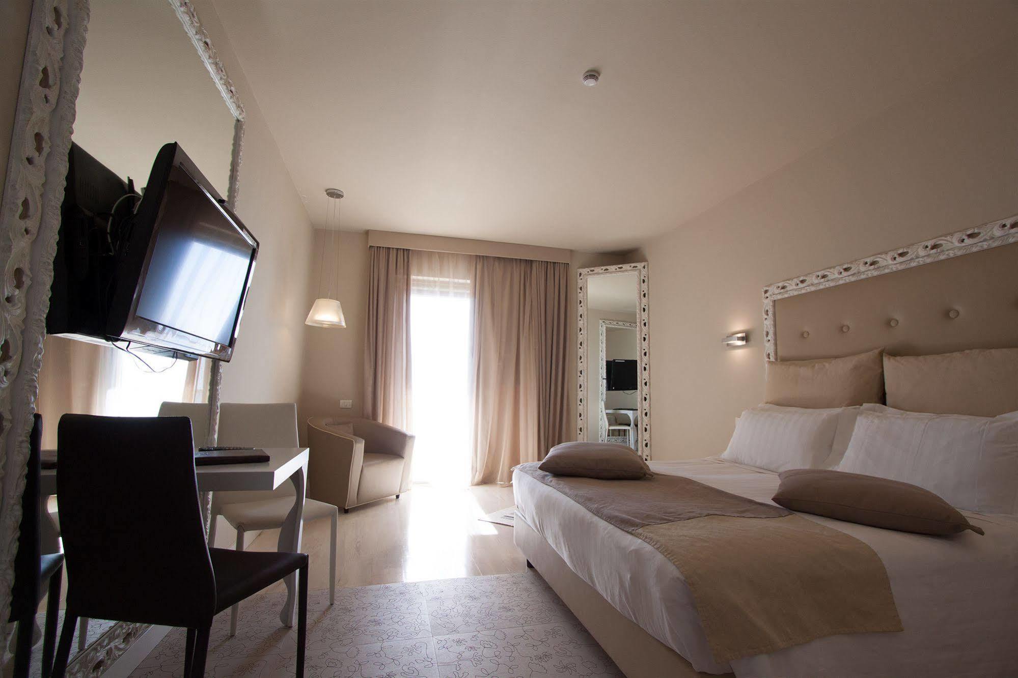 Main Palace Hotel 로칼루메라 외부 사진